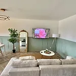 شقة Modern & Cosy 3 Bedrooms Train Tramway