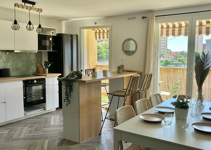 Modern & Cosy 3 Bedrooms Train Tramway