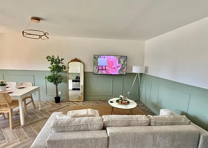 Appartamento Modern & Cosy 3 Bedrooms Train Tramway