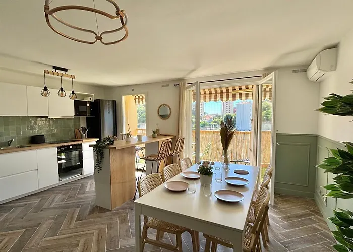 Modern & Cosy 3 Bedrooms Train Tramway Appartamento