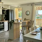 Modern & Cosy 3 Bedrooms Train Tramway