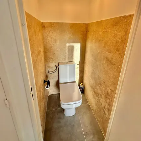 דירה Modern & Cosy 3 Bedrooms Train Tramway ניס